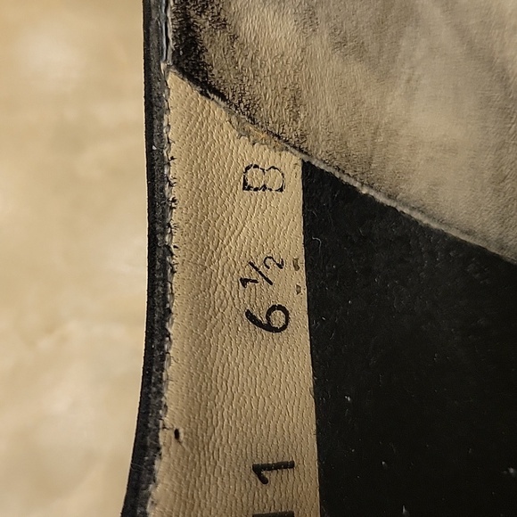 ***Salvatore Ferragamo Ferrara Black Loafers,  6.5B - Picture 15 of 16